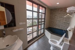 Kamar mandi di YiShan Farm Homestay