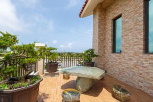 A balcony or terrace at YiShan Farm Homestay