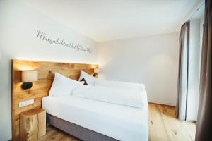 Posteľ alebo postele v izbe v ubytovaní adler alpen apartments