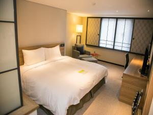Letto o letti in una camera di Royal Inn Taipei Nanxi - MRT Zhongshan Station