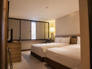Letto o letti in una camera di Royal Inn Taipei Nanxi - MRT Zhongshan Station