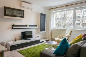 a living room with a couch and a tv at Bike-Friendly Apartment in Timişoara