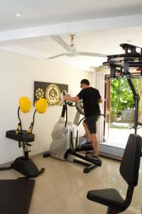 The fitness centre and/or fitness facilities at The Oriental Tropical Beach at VIP Resort