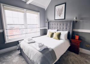 a bedroom with a bed with towels on it at The Old Coffee Tavern in Warwick