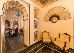 Posezení v ubytování Umaid Haveli-A Heritage Style Hotel & Resort