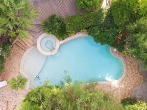 an overhead view of a swimming pool in a resort at La Villa Saint Jean BAS DE VILLA in La Ciotat