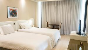 Cama ou camas em um quarto em Plaza São Rafael Hotel