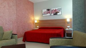 Un pat sau paturi într-o cameră la Hotel Lodomar Spa & Talasoterapia