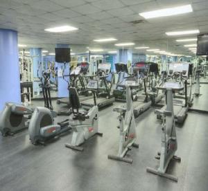 Posilňovňa alebo fitness centrum v ubytovaní Ocean Walk Resort 910
