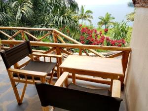 Ein Balkon oder eine Terrasse in der Unterkunft Kivu Paradis Resort