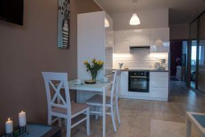 Kuchyň nebo kuchyňský kout v ubytování Apartament Piła Równa + 15 fotografií