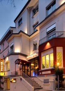 uma representação da frente do hotel em Logis Hôtel du Midi - Saint Etienne Sud em Saint-Étienne