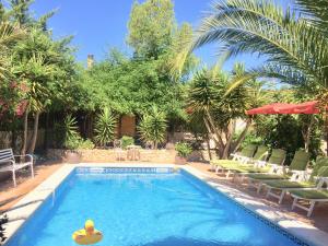 Bazén v ubytování Villa Rosa Sitges nebo v jeho okolí