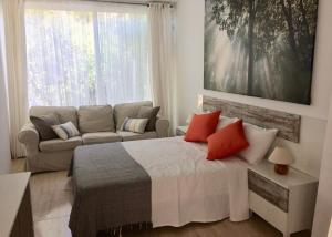 Postel nebo postele na pokoji v ubytování Villa Rosa Sitges