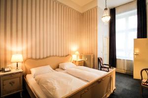 Postel nebo postele na pokoji v ubytování Hotel-Pension Funk am Kurfürstendamm