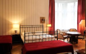 Postel nebo postele na pokoji v ubytování Hotel-Pension Funk am Kurfürstendamm