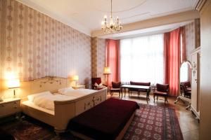 a hotel room with a large bed and a large window at Hotel-Pension Funk am Kurfürstendamm in Berlin