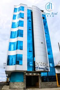 a view of the hotel kota kinabalu at Hotel Torre Azul in Santo Domingo de los Colorados