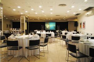Área de negócios e/ou sala de conferências em Plaza São Rafael Hotel mais 37 fotos