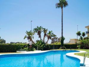 Bazén v ubytovaní Apartment Lorcrimar II by Interhome alebo v jeho blízkosti