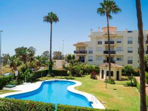 Bazén v ubytovaní Apartment Lorcrimar II by Interhome alebo v jeho blízkosti