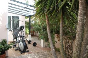 Fitness centrum a/nebo fitness zařízení v ubytování Villa Rosa Sitges