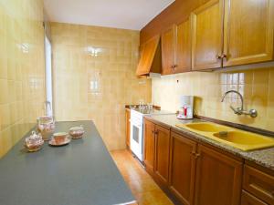 Dapur atau dapur kecil di Apartment Dorine by Interhome
