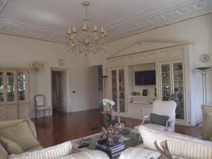 Ruang duduk di Villa Castiglioni Luxury Apartment