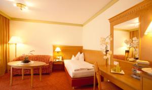 Postel nebo postele na pokoji v ubytování Hotel Glockenspiel