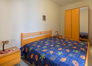 A bed or beds in a room at Appartamenti Il Gabbiano