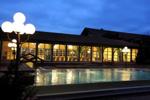 Bazén v ubytování Hotel Glockenspiel nebo v jeho okolí