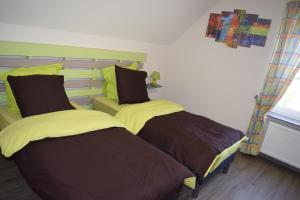 Una cama o camas en una habitación de Le Gîte de Maya