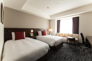 Tempat tidur dalam kamar di ANA Crowne Plaza Yonago, an IHG Hotel