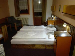 Voodi või voodid majutusasutuse Rodinný "Hotel U Můstků" toas