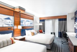 Postel nebo postele na pokoji v ubytování The Heathman Hotel Kirkland + 29 fotografií