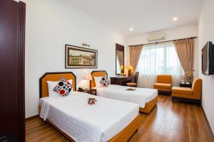 Giường trong phòng chung tại Thang Long Espana Hotel