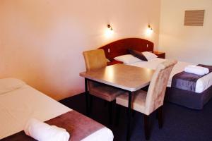 Postel nebo postele na pokoji v ubytování Childers Gateway Motor Inn