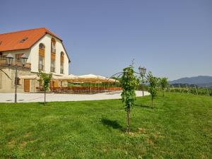 The building in which a szállodákat is located