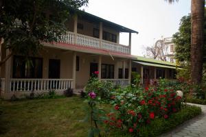 Kebun di luar Sauraha Resort