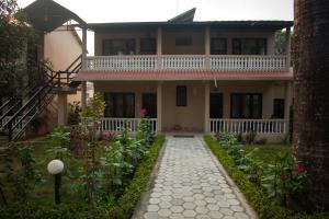 Kebun di luar Sauraha Resort