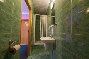 a bathroom with a sink and a mirror at DW Potok in Wisła