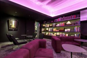 Posezení v ubytování Roppongi Hotel S