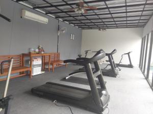 Fitness centrum a/nebo fitness zařízení v ubytování The Park 304 Executive Serviced Apartment