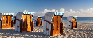 a row of beach chairs on the beach at Landhaus am Goor in Putbus