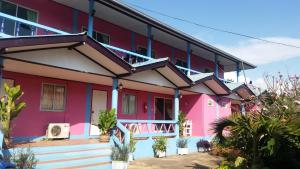 a colorful house with pink and blue paint at Phuttharaksa Resort in Ko Larn