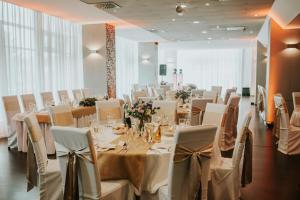 Restaurace v ubytování Hotel Modena + 37 fotografií