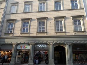 Supermarket alebo iný obchod pri apartmánovom hoteli alebo v okolí