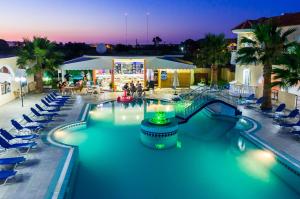 Bassein majutusasutuses Hera Zakynthos Hotel või selle lähedal