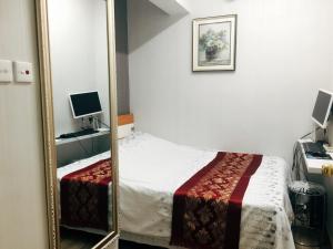 Postel nebo postele na pokoji v ubytování Hong Kong Tai San Guest House (Burlington Branch)