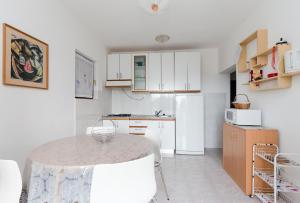 Kuchyň nebo kuchyňský kout v ubytování Apartments Anka
